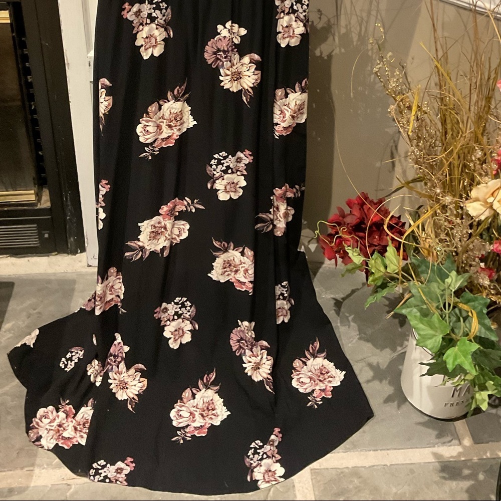 C Black Floral Shorts Romper with Train Size Small - Picture 10 of 10
